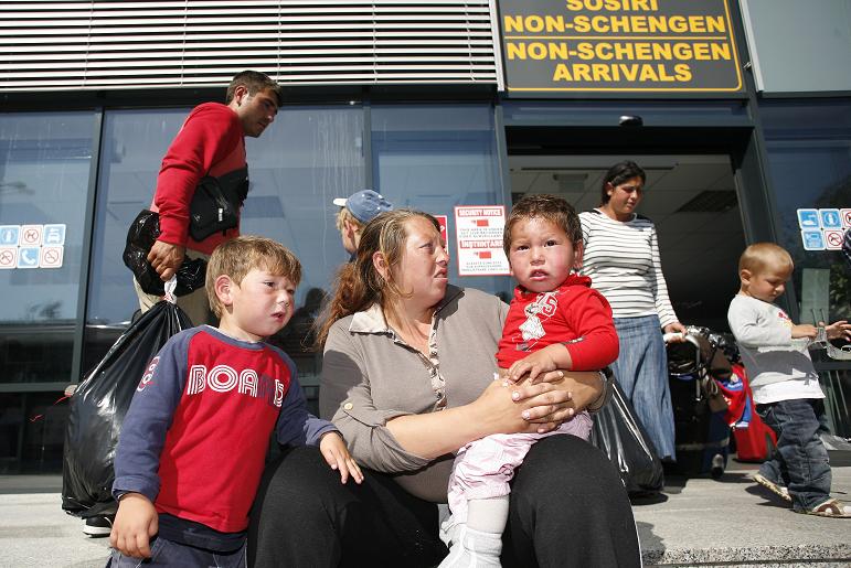 Romii din Franta castiga, in medie, 561 de euro pe luna!