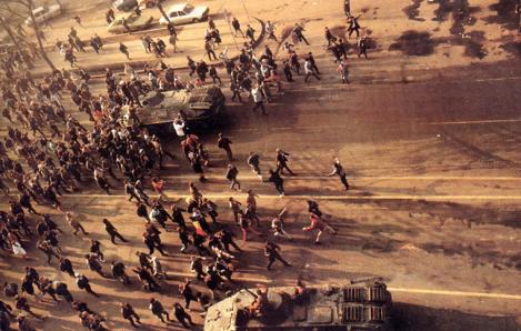 21 decembrie 1989: Manifestatiile impotriva regimului Ceausescu s-au extins in Bucuresti si alte orase din tara