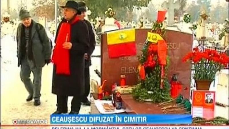 Pelerinaj la mormantul sotilor Ceausescu: Zeci de nostalgici l-au plans pe dictator