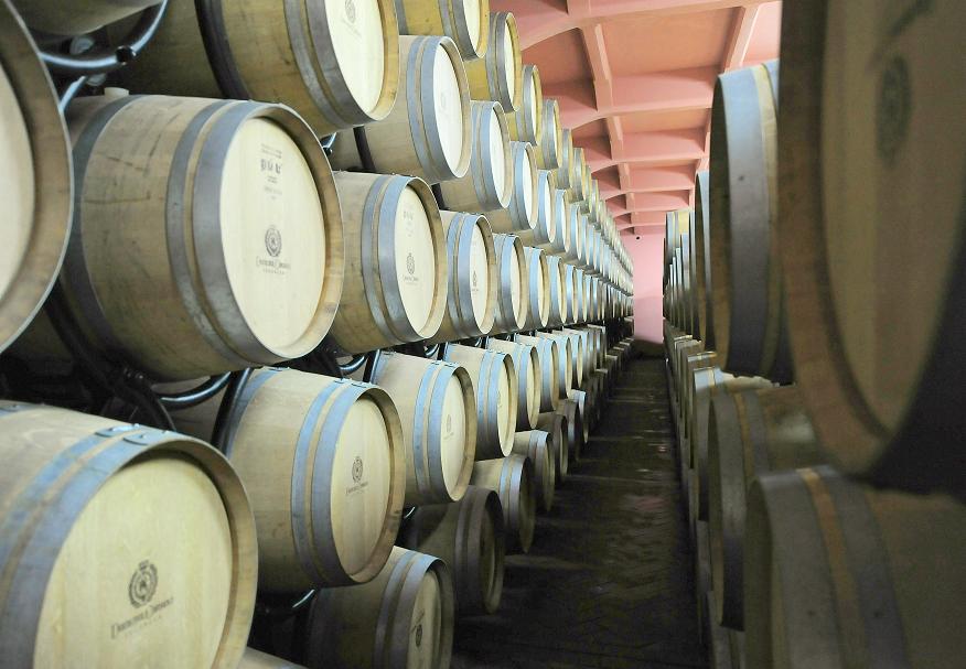 Craciunul in cifre: Romanii au baut MILIOANE de litri de vin!