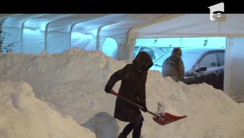 Canada, lovita de cea mai mare furtuna de zapada din ultimii ani. Mii de oameni participa la deszapezire
