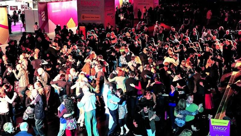 Argentina: Mii de oameni au dansat pe strazile din Buenos Aires, la festivalul 