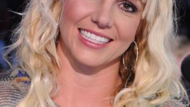 GALRIE FOTO! Clona lui Britney Spears a strans 300.000 de lire dubland-o pe regina pop