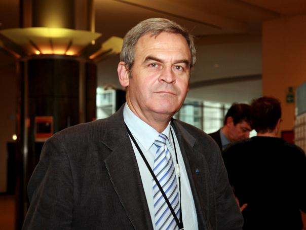 Laszlo Tokes reclama la Comisia Europeana "persecutarea" membrilor partidului sau de catre Politia Romana