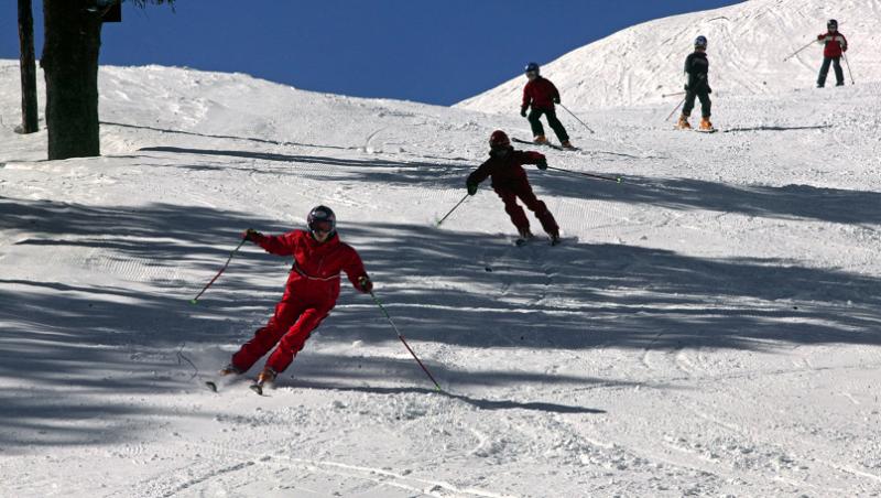La Predeal s-a dat startul sezonului de schi. Statiunea este plina de turisti