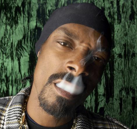 Snoop Dogg fumeaza 81 de tigari cu marijuana pe zi?