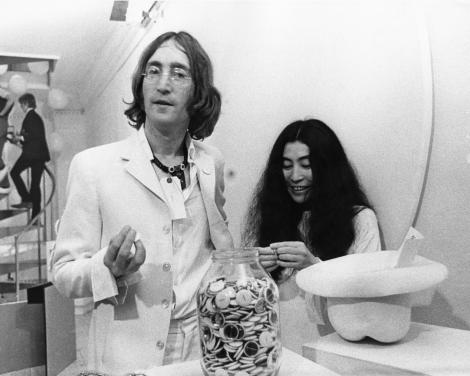 8 decembrie 1980: A fost asasinat John Lennon, membru al trupei Beatles