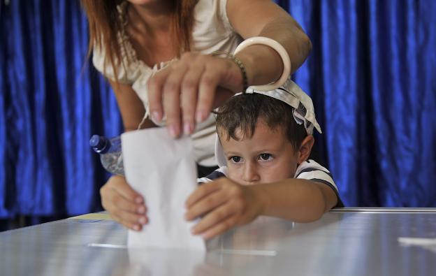 Milioane de romani, asteptati la urne. Micul ghid al alegatorului