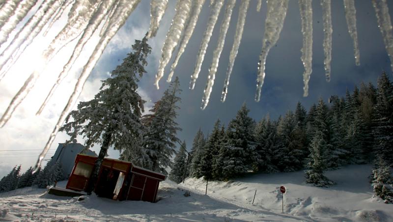 Risc maxim de avalansa in Masivul Bucegi! Defileul Jiului, blocat din cauza zapezii