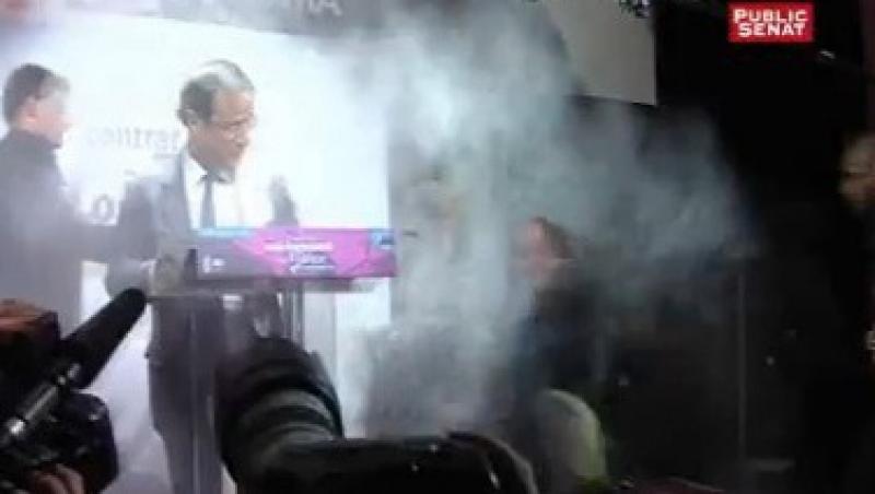 VIDEO! Candidatul socialist francez Francois Hollande, atacat cu faina