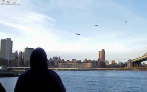 VIDEO! "Oameni zburatori", surprinsi pe cerul New York-ului