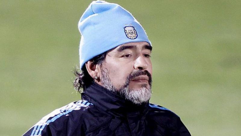 Maradona se ia de Manchester City