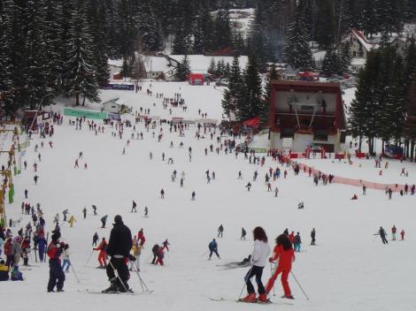 VIDEO! Partiile de schi, ultra-aglomerate de turisti