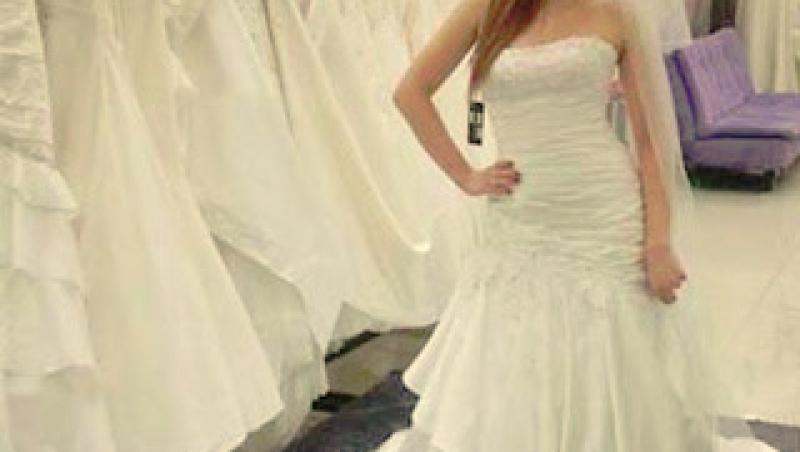 FOTO! Vezi cum va arata rochia de mireasa a Dianei Bisinicu!