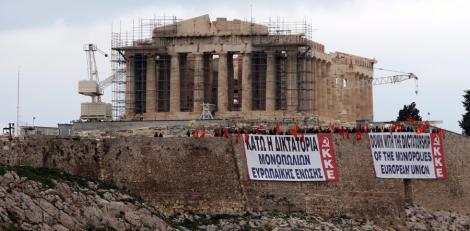 Atena: Acropole, infasurat intr-o banderola impotriva "dictaturii" UE