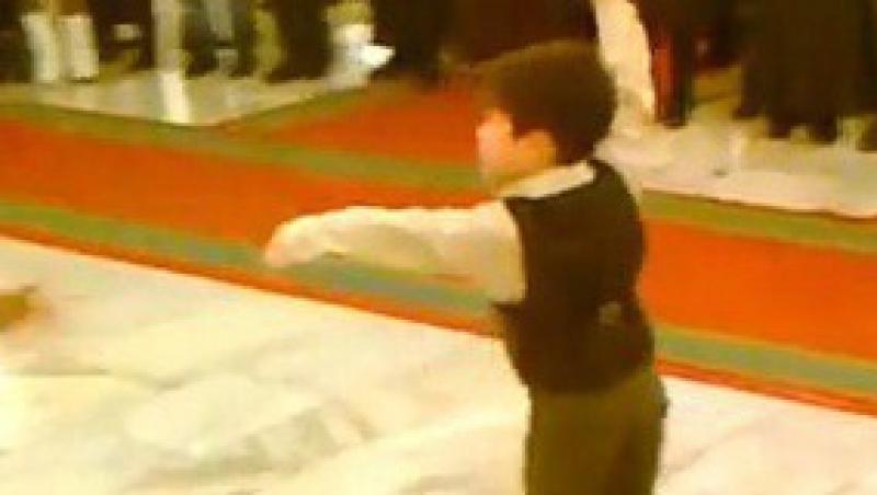 VIDEO! Vezi dansul extraordinar al unui copil de doar cativa ani!