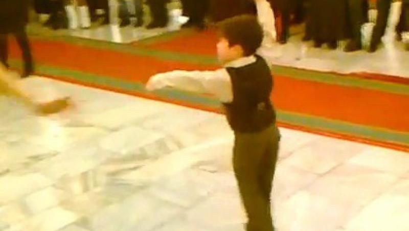 VIDEO! Vezi dansul extraordinar al unui copil de doar cativa ani!