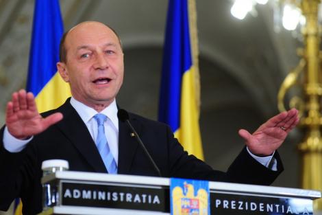 Ora 16:00: Traian Basescu sustine o declaratie de presa dupa consultarile de la Cotroceni