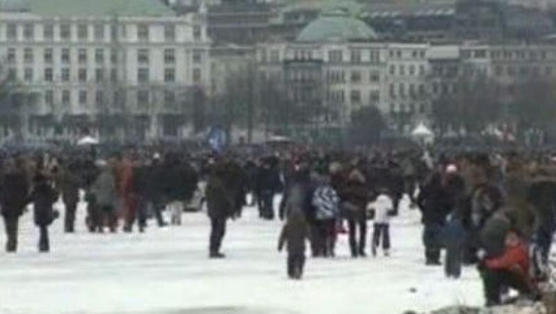 VIDEO! Lacul Alster din Hamburg, transformat in patinoar