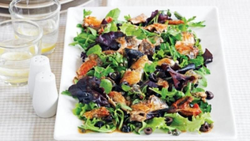 Reteta sanatoasa: Salata mediteraneana cu sardine