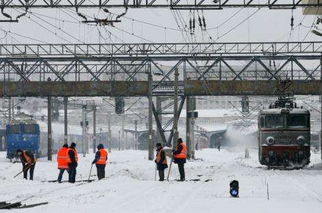 Vreme extrema: Sase linii feroviare inchise, 214 trenuri anulate