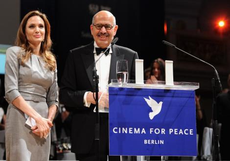 Angelina Jolie, recompensata cu premiul "Cinema for Peace" la Festivalul de la Berlin