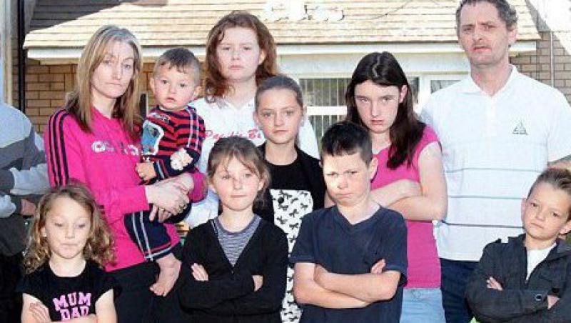 UK: O familie cu 10 copii a primit o casa de la stat, dupa ce a refuzat mai multe in prealabil