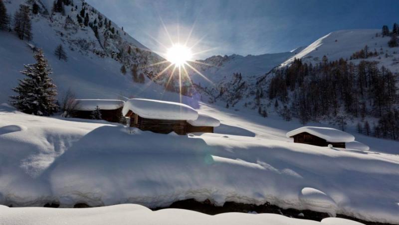 GALERIE FOTO! Imaginile acestei ierni: Italiencele, cu tocuri prin zapada si gheata