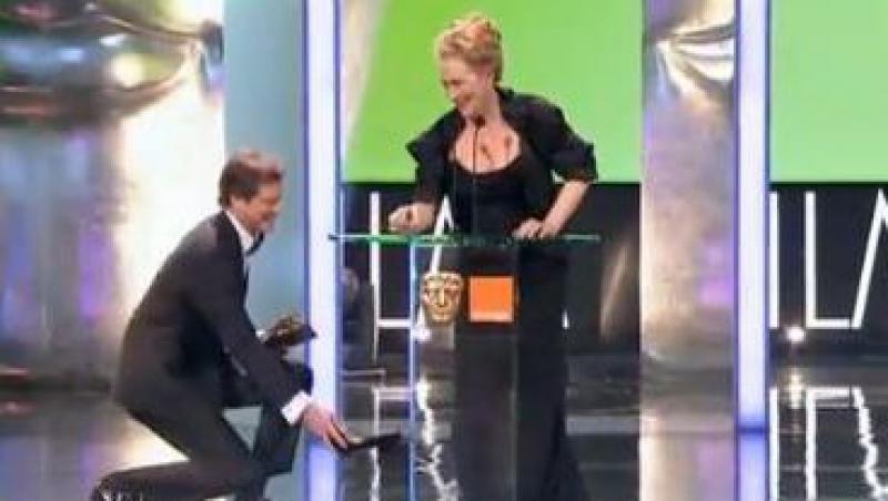 VIDEO! Cenusareasa Meryl Streep: Si-a pierdut pantoful pe scena BAFTA. Vezi cum s-a descurcat!