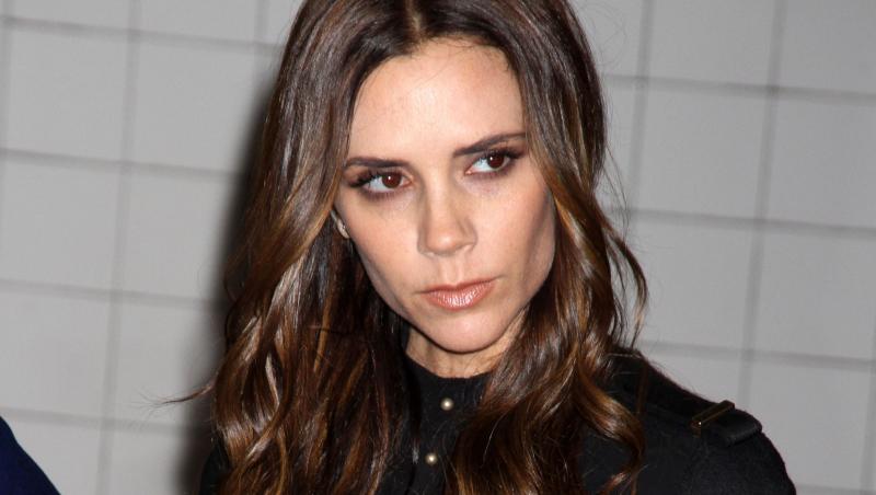 FOTO! Victoria Beckham, trasa la fata si cu cearcane!