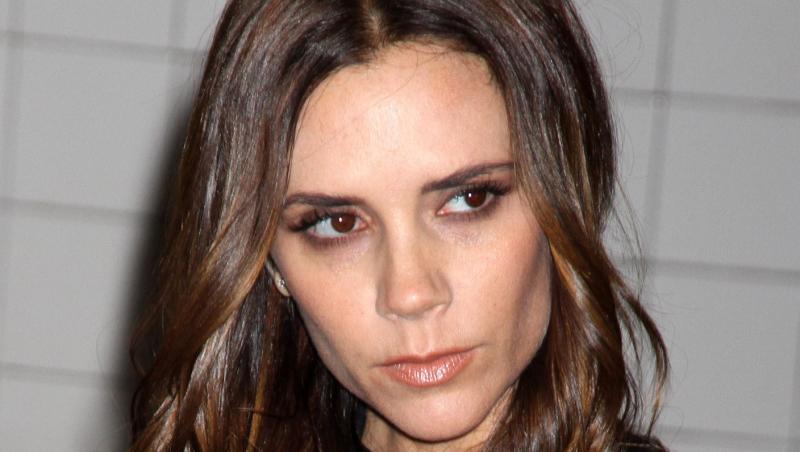 FOTO! Victoria Beckham, trasa la fata si cu cearcane!