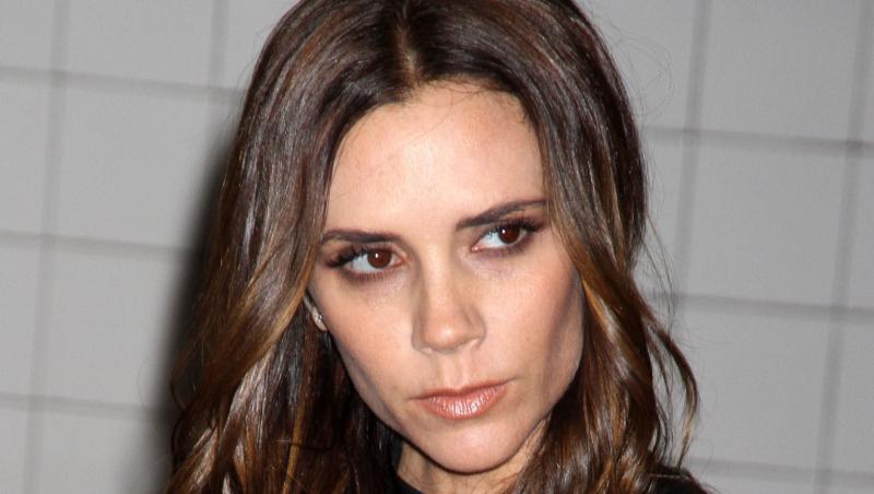 FOTO! Victoria Beckham, trasa la fata si cu cearcane!