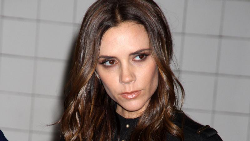 FOTO! Victoria Beckham, trasa la fata si cu cearcane!