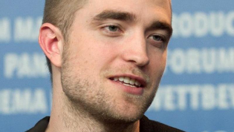 FOTO! Robert Pattinson cu un nou look la Festivalul de Film de la Berlin
