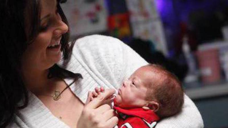 SUA: Femeia cu doua utere a nascut gemeni