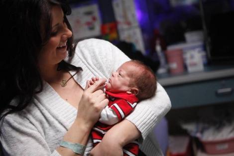 SUA: Femeia cu doua utere a nascut gemeni