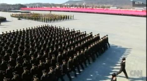 Im memoriam Kim Jong-il: Parada si flori la a 70-a aniversare