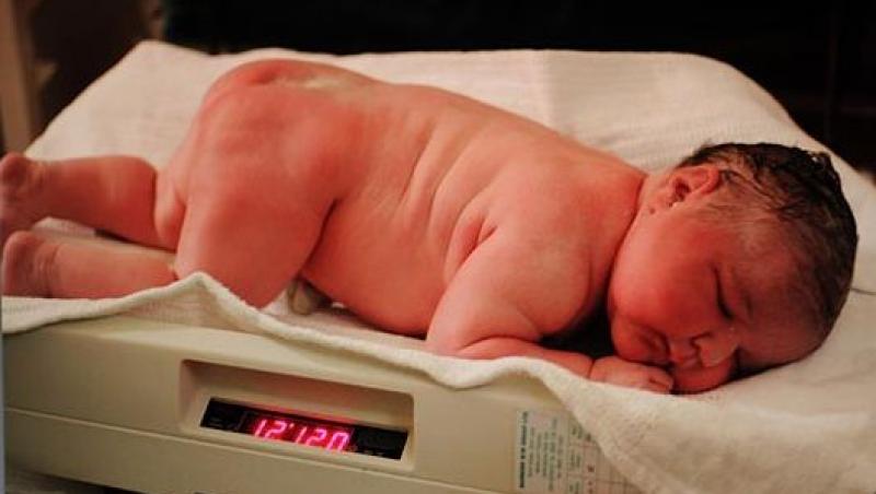 Cel mai mare bebelus din Marea Britanie cantareste aproape 6 kilograme