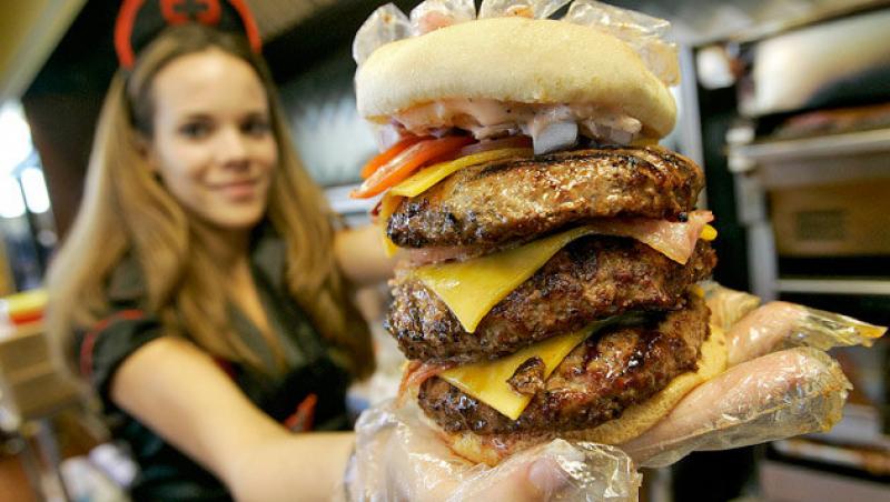 Hamburgerul mortal cu un kilogram de carne
