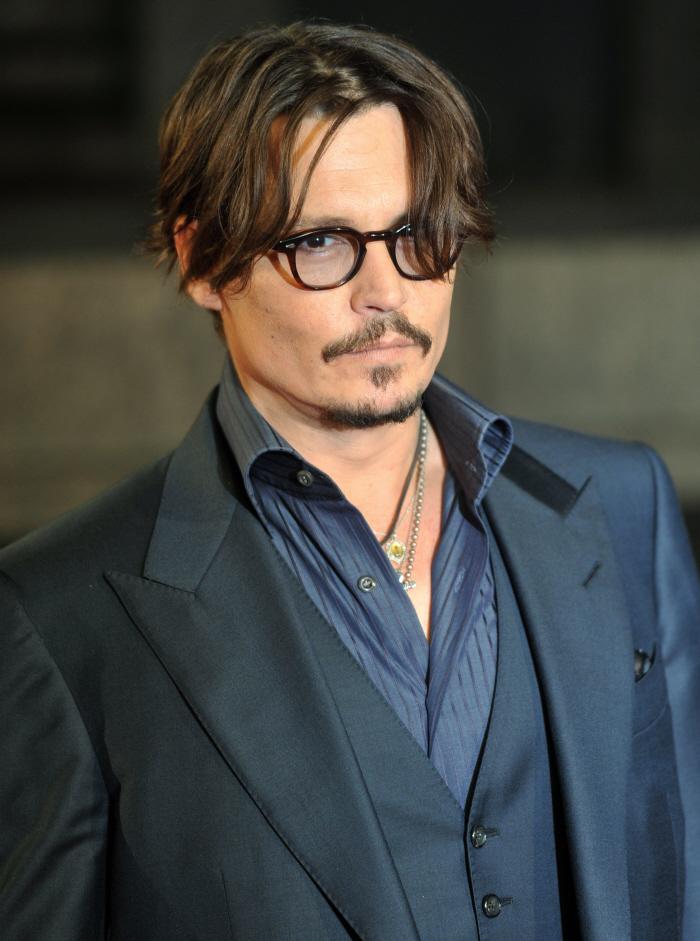 Adio, Vanessa! Johnny Depp isi traieste din plin burlacia