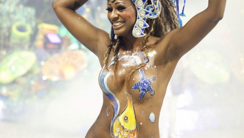 FOTO & VIDEO! Spectacol la carnavalul brazilian: Sao Paulo, blocat de parada scolilor de dans