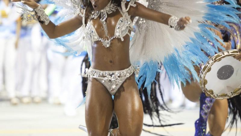 FOTO & VIDEO! Spectacol la carnavalul brazilian: Sao Paulo, blocat de parada scolilor de dans