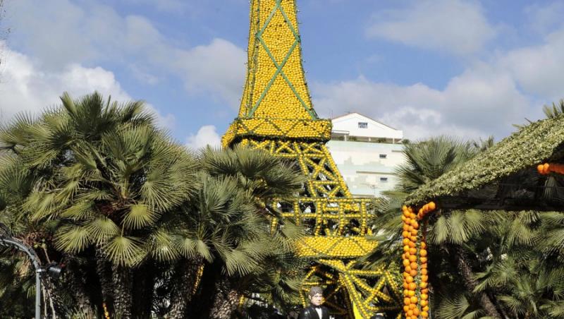 FOTO! Festivalul lamailor, in Franta: Tour Eiffel, realizat din citrice
