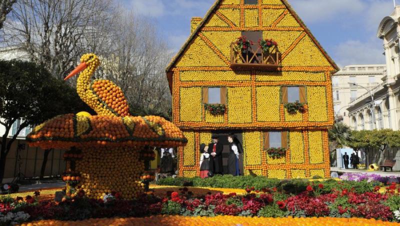 FOTO! Festivalul lamailor, in Franta: Tour Eiffel, realizat din citrice