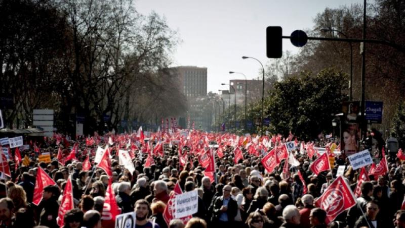 Europa de Sud protesteaza: 100.000 de oameni au iesit pe strada in Spania. Grecii se aduna in centrul Atenei