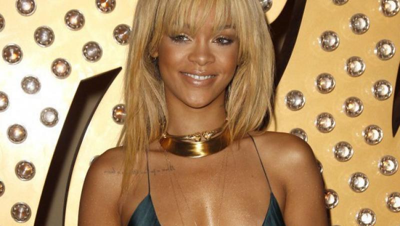 FOTO! Rihanna, sexy FARA sutien pe covorul rosu