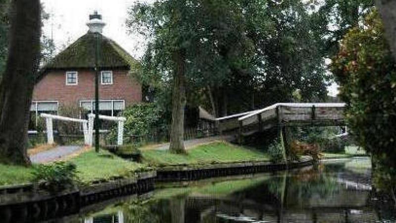 FOTO! Giethoorn, orasul fara strazi din Olanda