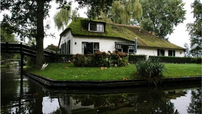 FOTO! Giethoorn, orasul fara strazi din Olanda