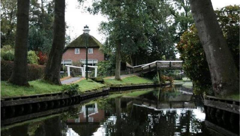 FOTO! Giethoorn, orasul fara strazi din Olanda