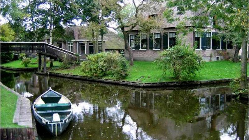 FOTO! Giethoorn, orasul fara strazi din Olanda